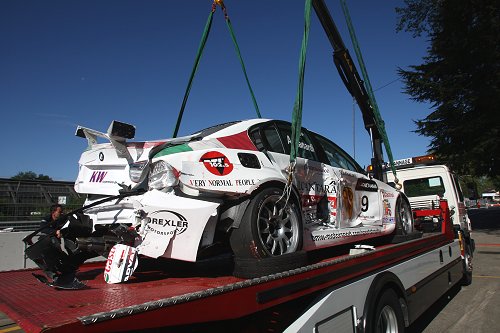 De restanten van de BMW van Zanardi